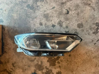 Volkswagen Passat B8 Sağ Far Çıkma Orjinal