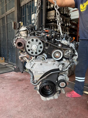 Volkswagen Transporter 2.0 TDI CAA Kodlu Çıkma Dolu Motor