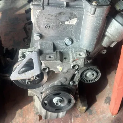 Volkswagen Golf 1.6 FSI Çıkma Dolu BAG Motor