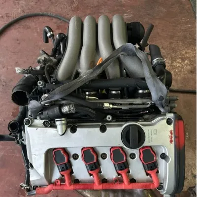 Audi A4 2.0 Benzinli ALT Kodlu Çıkma Dolu Motor